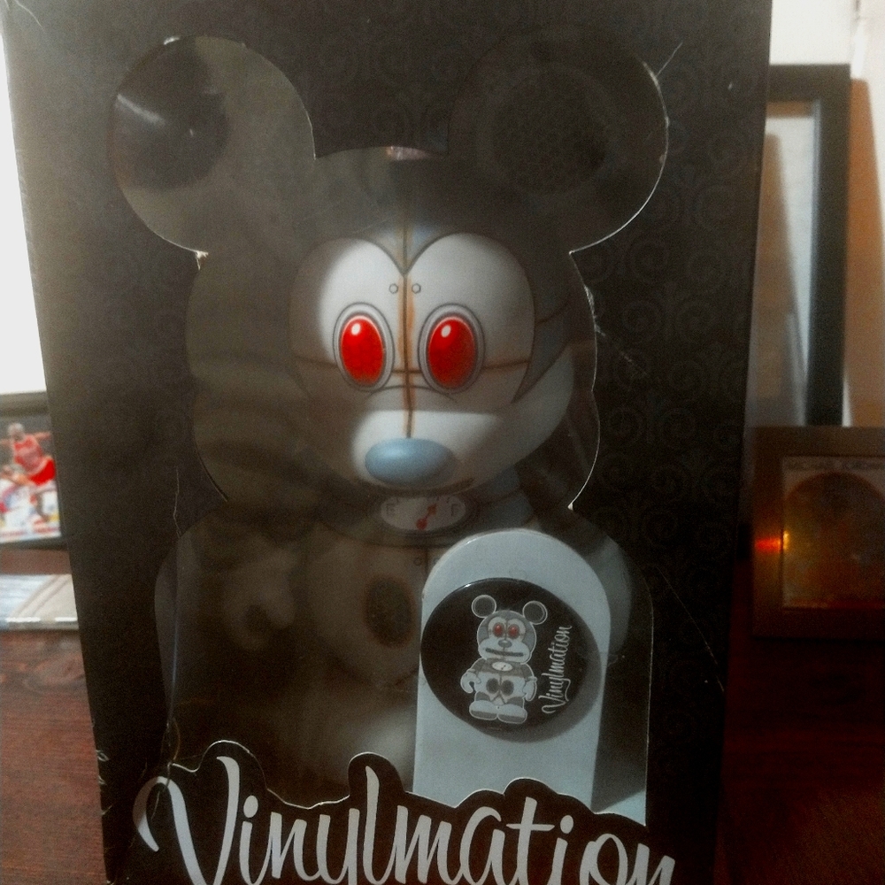Disney Vinylmation Urban series #1 robot mickey